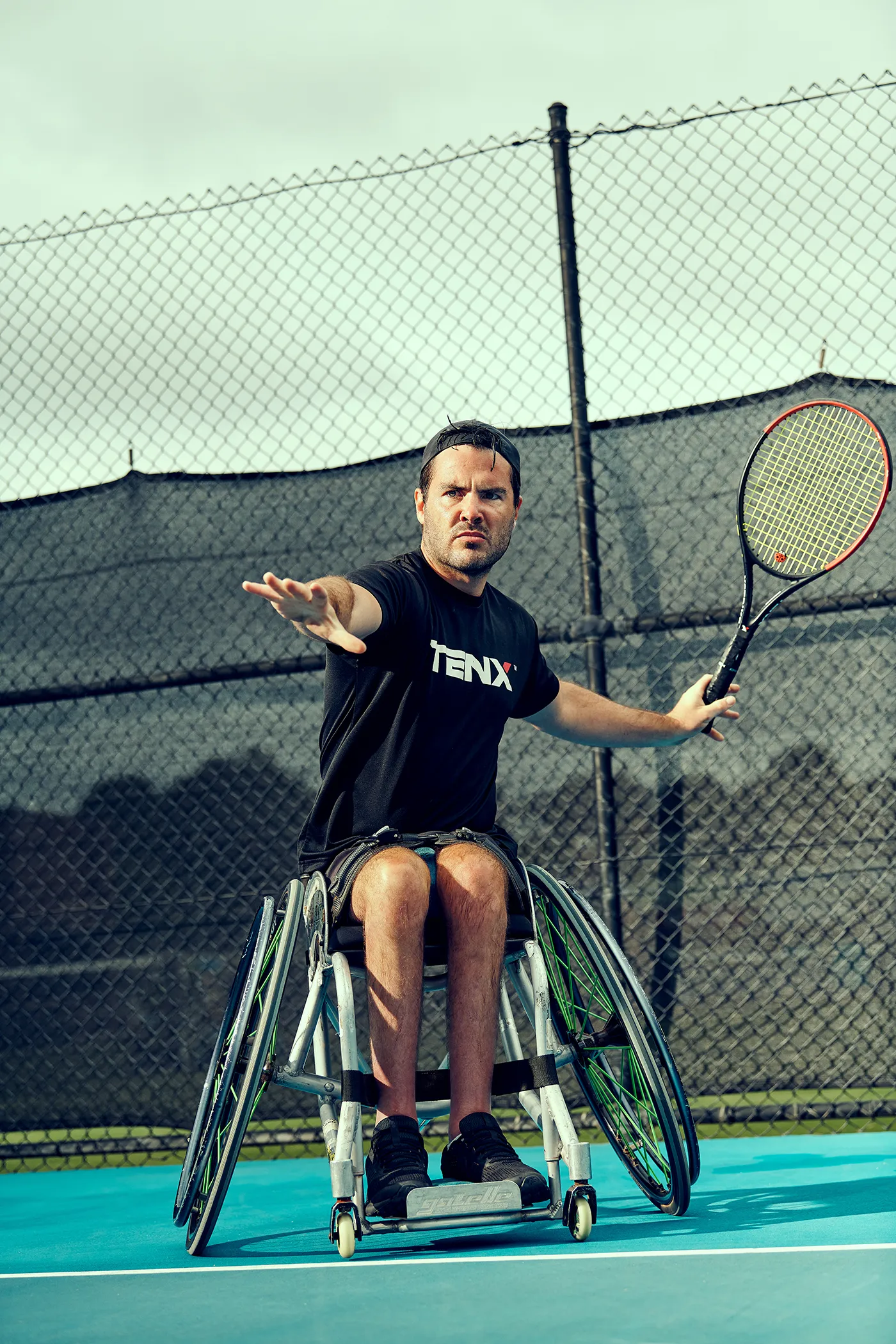 Man playing tennis on a wheelchair